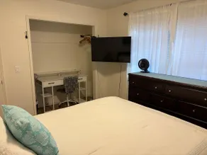 Cozy Stay Near Apple & Shopping - Image 4