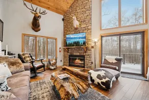 7Springs, Sleeps 12, HotTub, FirePit, Modern Cabin - Image 2