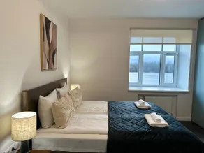 Panoramic River View I Spacious Modern 2BR Apartment - Image 3