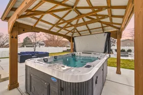 Family Friendly Home | Sleeps 12 | Mega Hot Tub - Image 2