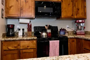 Montague Manor\" W&D, Hot Tub, Queen Beds, Sleeps6 - Image 4