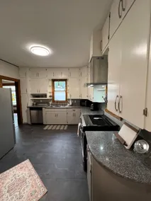King’s Suite in Lake Country w/ 50in TV & King Bed - Image 4