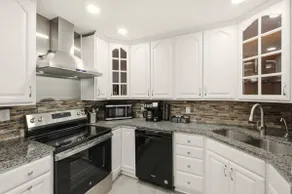 Stylish 3BR Expo Hub 8m Away 12m to Downtown Louisville - Image 5