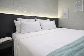 Guest House Retreat Downtown With Pool - Image 3