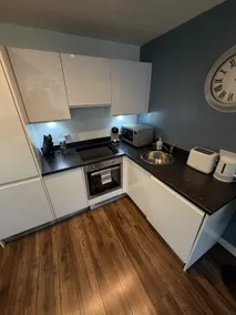 Stunning City View Studio Apartment by StaySavvy Accommodation - Image 2