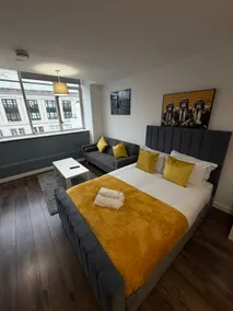 Stunning City View Studio Apartment by StaySavvy Accommodation - Image 3