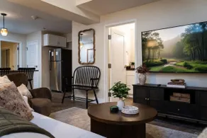 King BR + Free Private Parking Lot! - Image 2