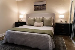 King BR + Free Private Parking Lot! - Image 5