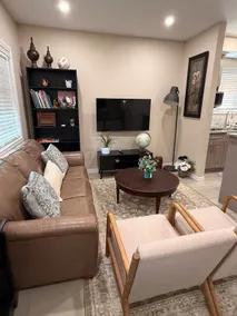 3 BR Modern Home in Windsor (WEST) by the bridge - Image 4