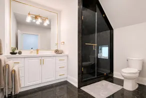 Executive Townhome In Vaughan - Image 4