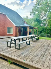 The Bulldog Basecamp | Sleeps 18 | Game Day - Image 2