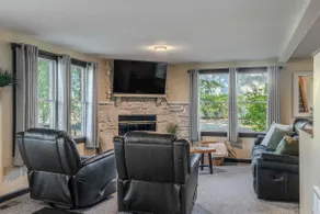 Lake View Lodge, 1 mile from Blue Barn Berry Farm! - Image 2