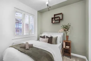 Cosy 2 bed Maisonette with driveway parking and garden - Image 4