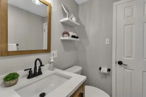 New*Clean*3BDRM*Centrally Located*Free Parking*A/C - Image 4