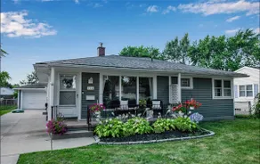 New*Clean*3BDRM*Centrally Located*Free Parking*A/C - Image 3