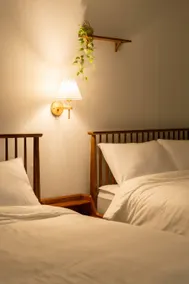 # 8 people only/5 minutes walk from Banwoldang/Spacious living room/Dongseong-ro/Luggage storage/Laundry drying/Hotel bedding/Netflix free - Image 3