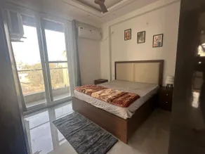 Luxury 3BHK, Walk to Yashobhoomi, 10 Min Airport - Image 4