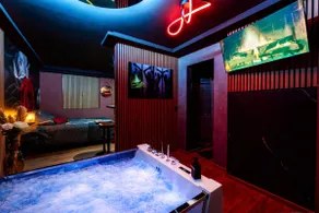 Love Room with Hot Tub & Sauna – An Unforgettable Night - Image 2