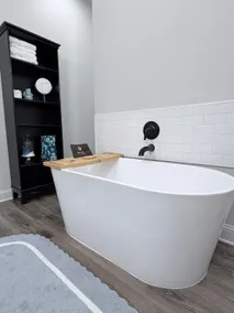 Wanderlust: King Bed & Luxury Tub 15m to Downtown - Image 4