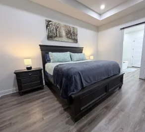 Wanderlust: King Bed & Luxury Tub 15m to Downtown - Image 3