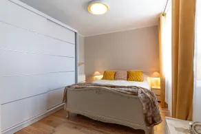 Modern & Comfortable One Bed - Image 3
