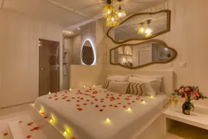 Santorini Suite, Jacuzzi & Hammam - Image 4