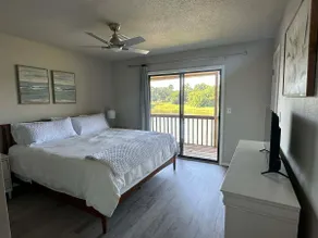 Luxe Lake House. Sleeps 8! Fish from the Patio! - Image 2