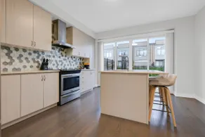 Modern Family-Friendly 4BR Townhouse – Sleeps 7 - Image 2
