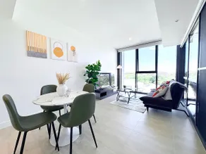 Brand new 1b，Canberra center，lake view. - Image 2