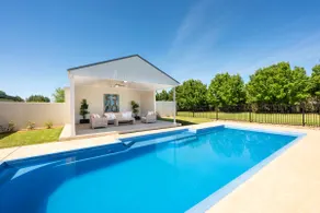 Putta Bucca Manor—Poised Poolside Country Living - Image 4