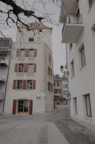 Designer apartment at the Tour César, 2 steps from the lake - Image 4