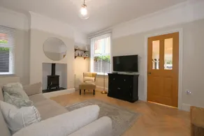 Spacious 3-Bed House, 2 Bathroom, with Garden. - Image 5