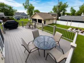 Carlie Brown's Lake Beach Bliss - Image 2