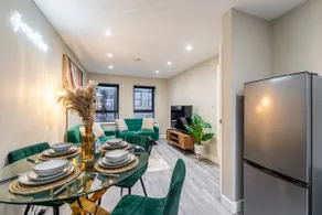 Modern 2 Bedroom Flat, Central Chatham, Self Check-in - Image 3