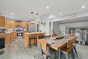 Modern & Spacious Retreat • Fast Wi-Fi •Desk• Yard - Image 2