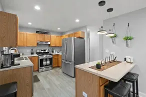 Modern & Spacious Retreat • Fast Wi-Fi •Desk• Yard - Image 3