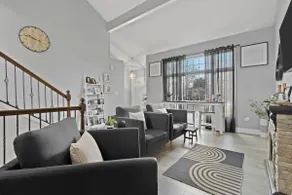 Modern & Spacious Retreat • Fast Wi-Fi •Desk• Yard - Image 4