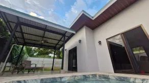 House with a private pool - Image 4