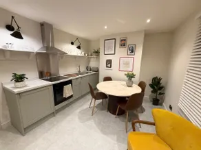 Georgian flat - 2-beds with balcony & views - Image 3