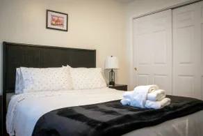 Spacious Coastal Townhome Deck and Parking - Image 3