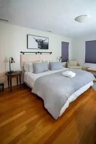 Spacious Coastal Townhome Deck and Parking - Image 2