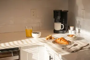 S Boston | 5BD/2BA · Sky Deck | Downtown · Airpo - Image 4