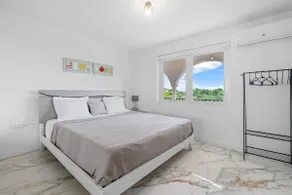 Montmare Exclusive Paradise Getaway Villa with Pool - Image 5