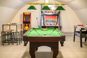 Lakefront Pool Table PingPong GamesRoom - Image 5