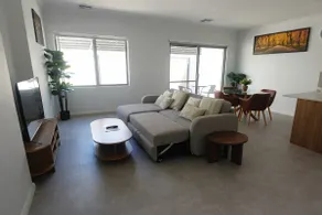 Modern Private Townhouse Close to City & Transport - Image 3