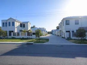 Modern Private Townhouse Close to City & Transport - Image 4