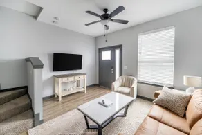 Landing | Stunning 3BD, Game Room, Gym - Image 3