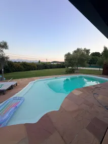House with swimming pool and outbuilding - Image 2