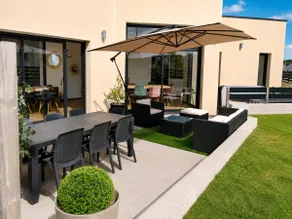 Single-storey house with jacuzzi/100 m from the sea and GR34 - Image 2