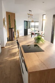 Single-storey house with jacuzzi/100 m from the sea and GR34 - Image 3